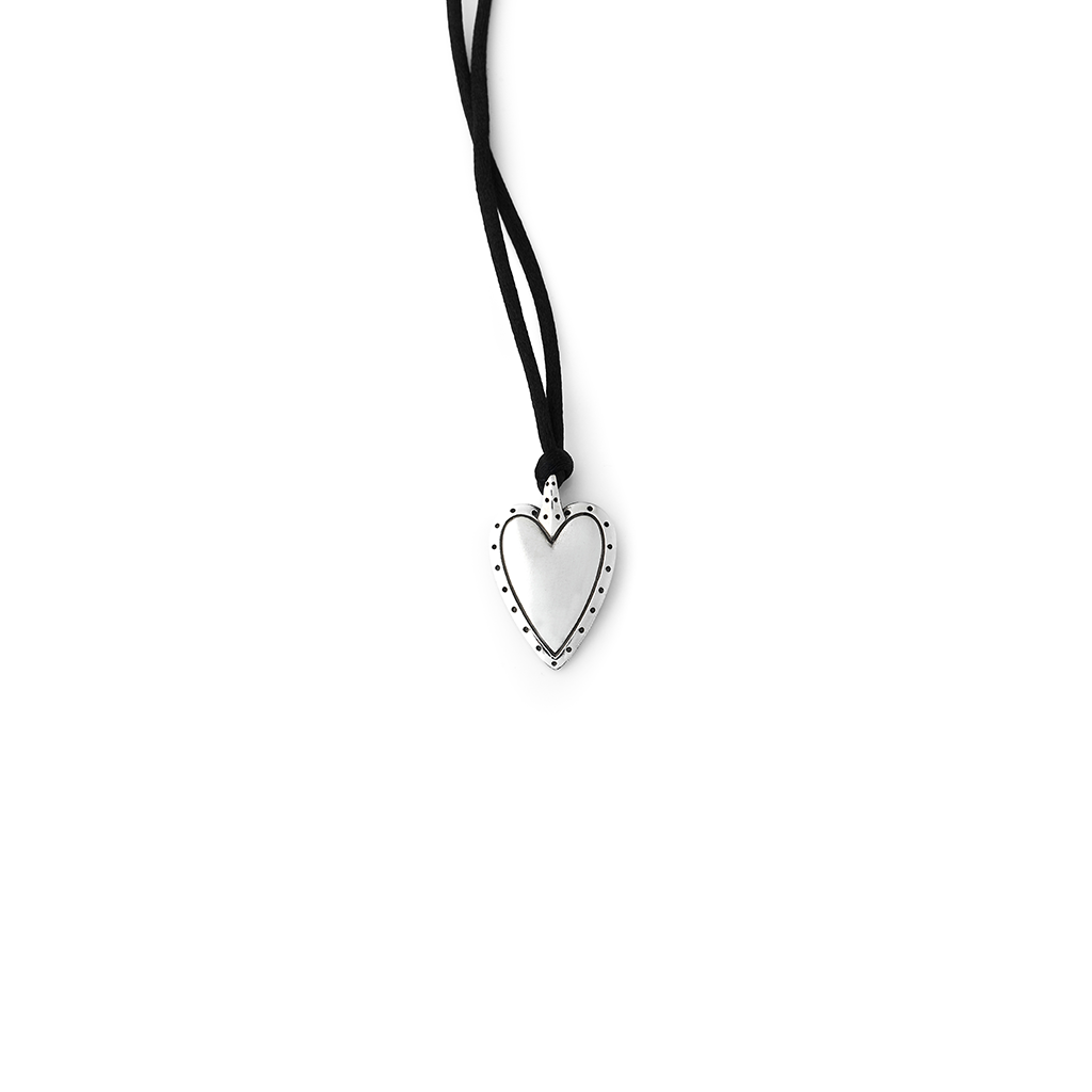 ECLE-NECKLACE-MINI-NUDE-HEART-SILK-1